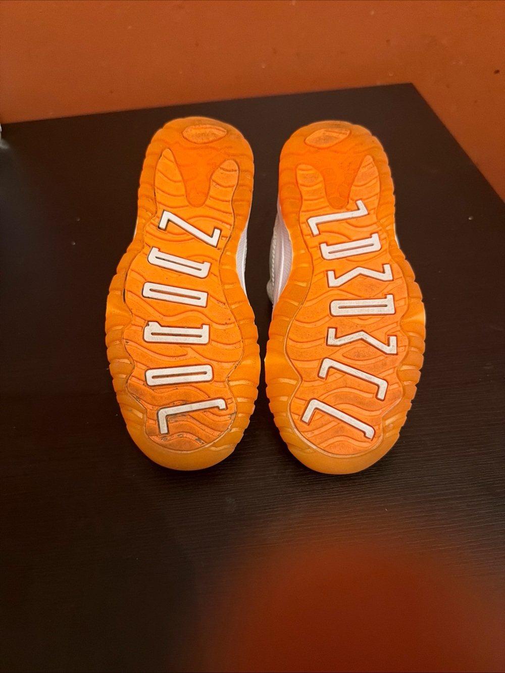Jordan Air Jordan 11 Retro Low White Orange Sneaker Unisex Kids Size 12C - Picture 5 of 6